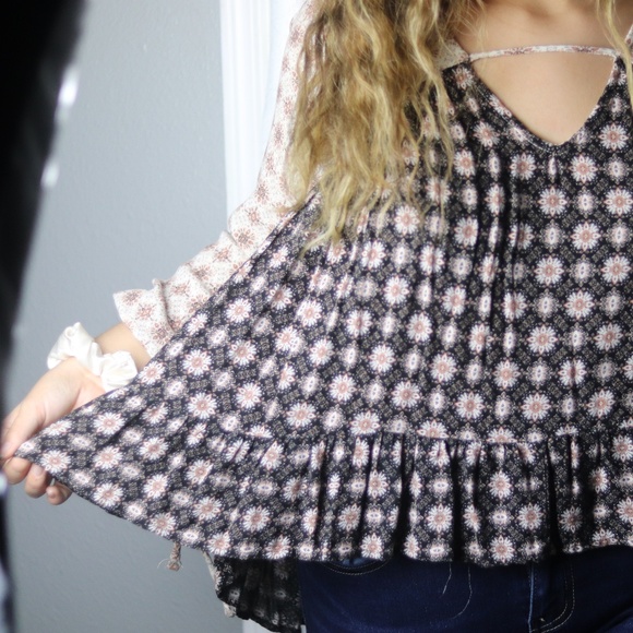 Forever 21 Floral Top - Picture 2 of 3